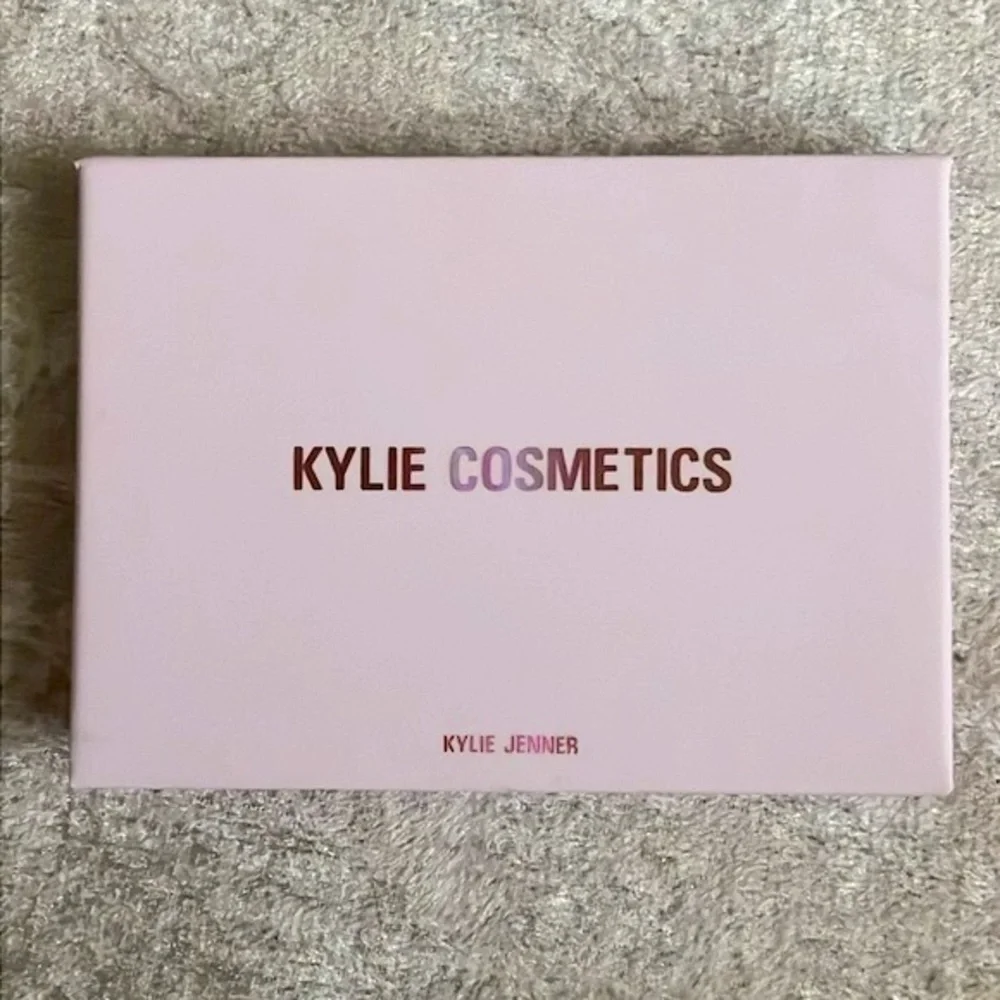 Brand New Kylie Jenner Eyeshadow Palette Kevyn Aucoin Neo-Blush & Miss Cargo Lip